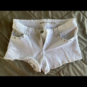 Almost Famous White Shorts Size 5
